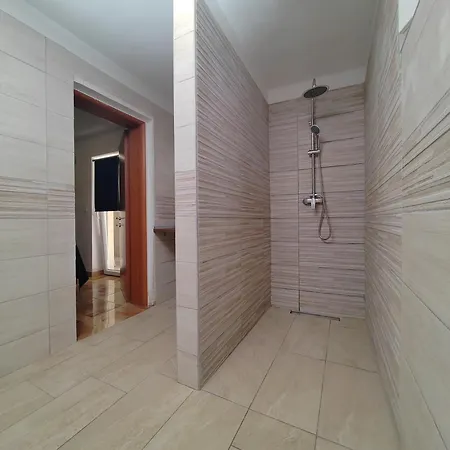 Bonaca Homestay *